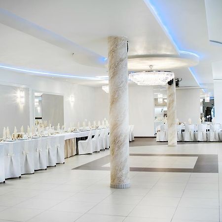 Pelikan Aleksandrów Łódzki Extérieur photo
