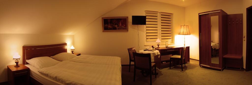 Pelikan Aleksandrów Łódzki Chambre photo