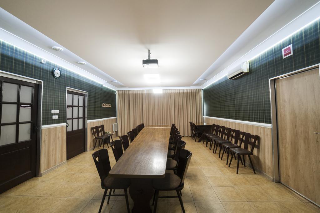 Pelikan Aleksandrów Łódzki Extérieur photo