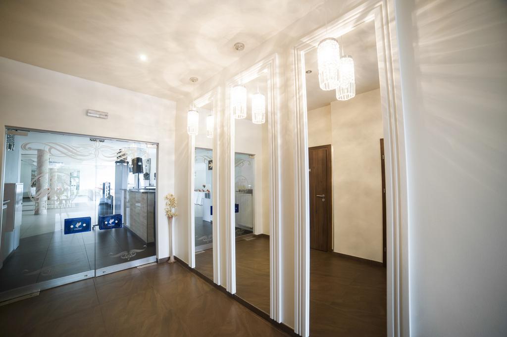 Pelikan Aleksandrów Łódzki Extérieur photo