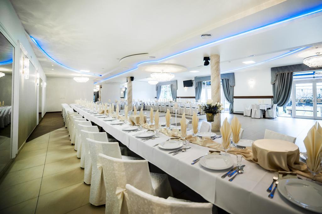 Pelikan Aleksandrów Łódzki Extérieur photo