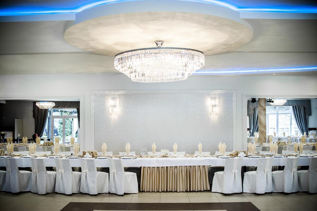 Pelikan Aleksandrów Łódzki Extérieur photo